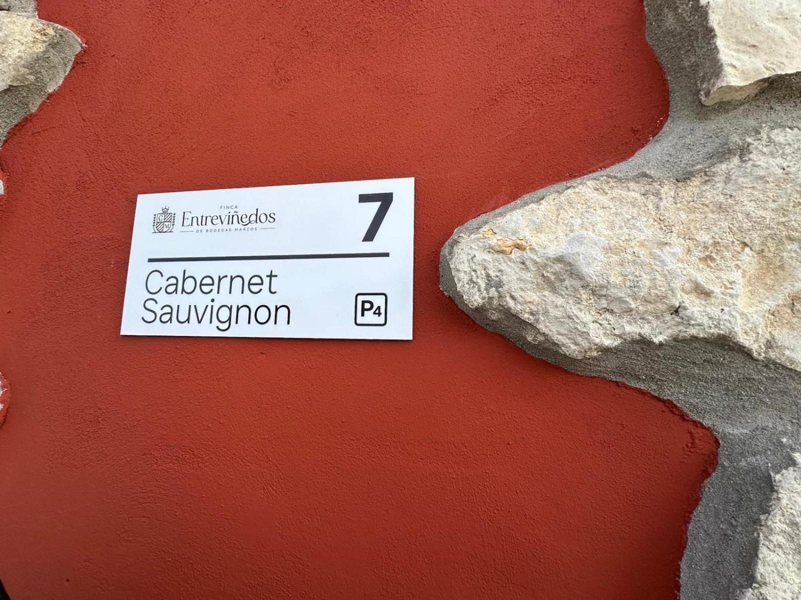 Finca Entrevinedos De Bodegas Marcos Peñafiel Eksteriør billede